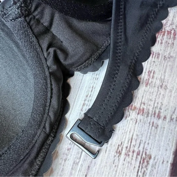 NWOT Black Scalloped Bikini Swim Top 32B - Picture 3 of 5